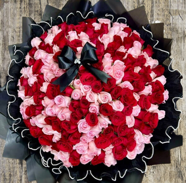 RAMO ELEGANTE DE 200 ROSAS