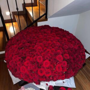 CAJA CON 1000 ROSAS ROJAS