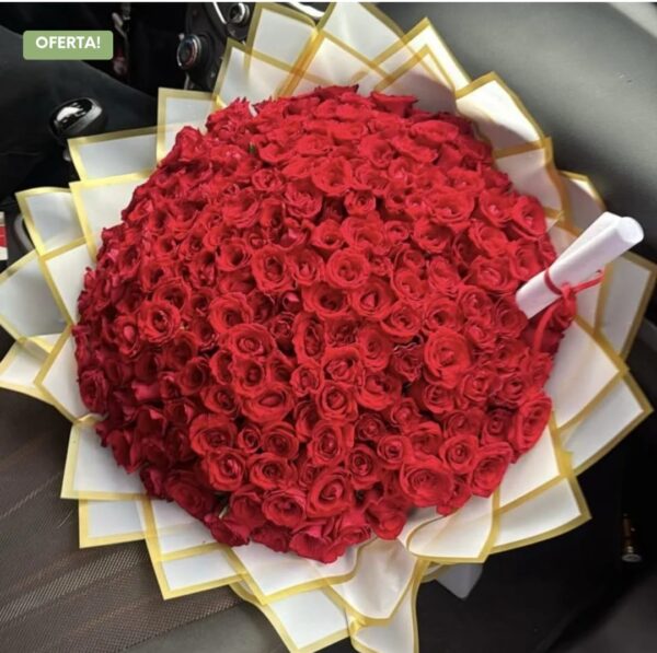 RAMO BUCHON CON 200 ROSAS ROJAS